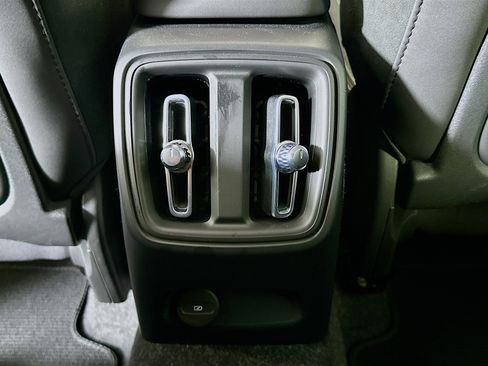 Used 2023 Volvo C40 P8 Recharge Plus w/ Protection Package Premier AWD/4WD image 27