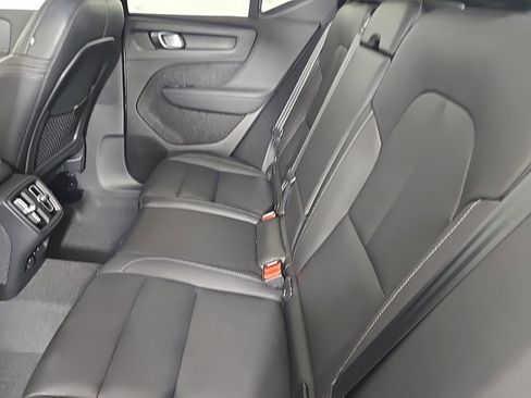 Certified 2024 Volvo XC40 B5 Core image 19