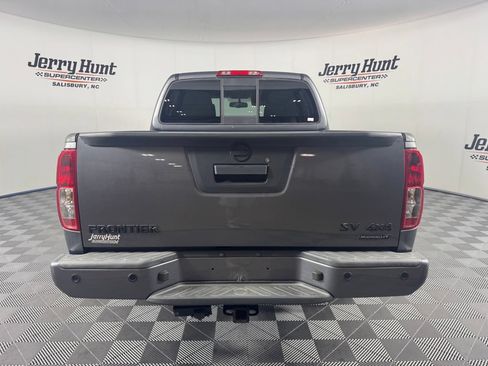 Used 2021 Nissan Frontier SV w/ Midnight Edition Floor Mats AWD/4WD image 8
