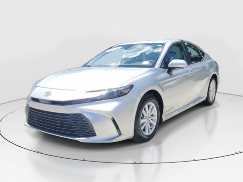 Used 2026 Toyota Camry LE w/ Convenience Package FWD image 3