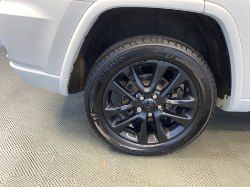 Certified 2020 Jeep Grand Cherokee Altitude image 38