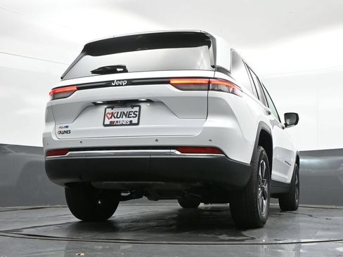 Used 2022 Jeep Grand Cherokee Limited 4xe w/ Luxury Tech Group II AWD/4WD image 38