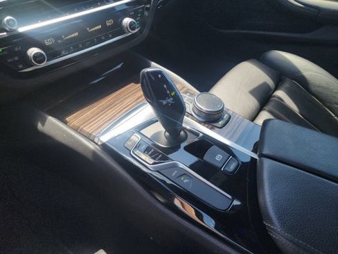 Used 2019 BMW 530e RWD image 28