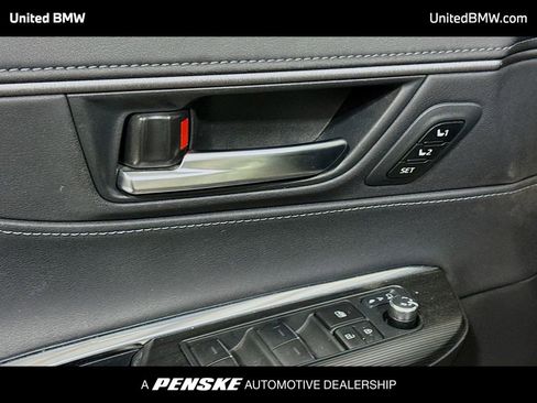 Used 2021 Toyota Venza XLE w/ Softex Package image 3