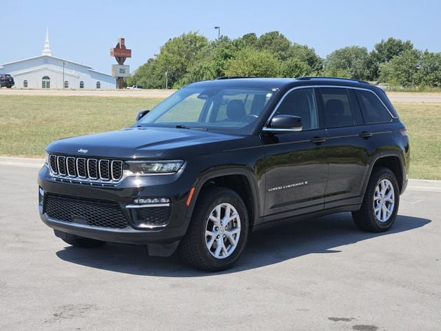 Used 2022 Jeep Grand Cherokee Limited AWD/4WD image 3