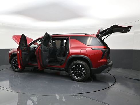 Used 2025 Chevrolet Traverse Z71 w/ Enhanced Driving Package image 32