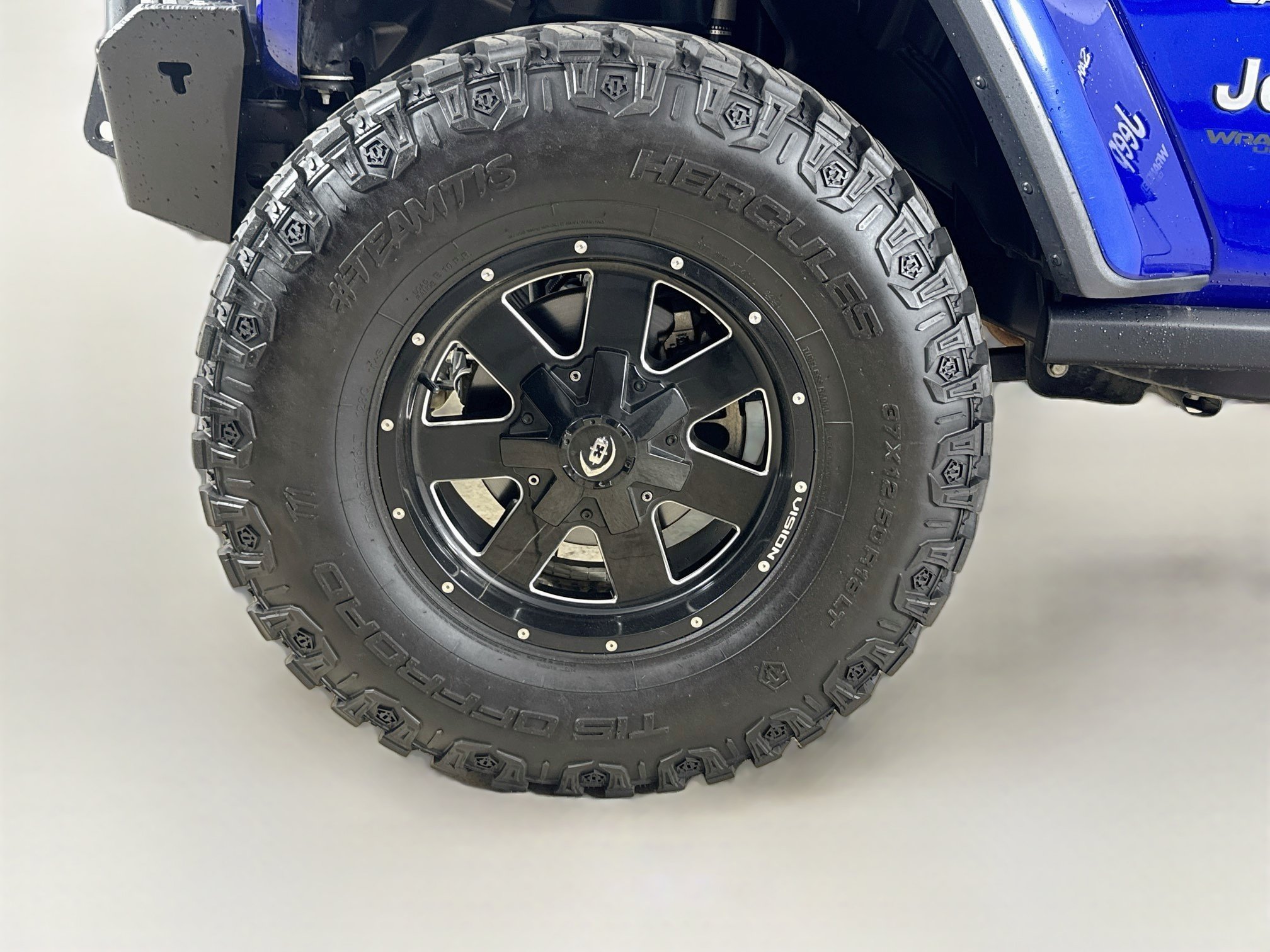 Used 2018 Jeep Wrangler Unlimited Sahara AWD/4WD image 27