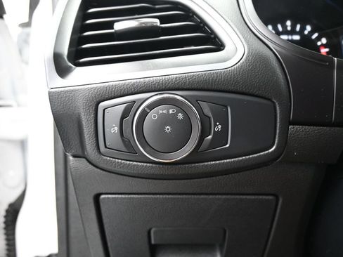 Used 2017 Ford Edge SE FWD image 11