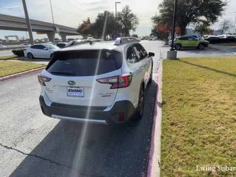 Used 2020 Subaru Outback Touring w/ Popular Package #2 image 8
