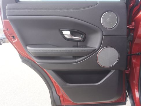 Used 2019 Land Rover Range Rover Evoque SE image 28