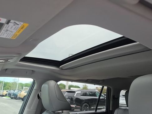 Used 2022 Toyota Highlander XLE FWD image 30