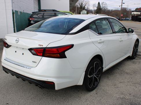 Used 2023 Nissan Altima 2.5 SR w/ SR Premium Package image 6