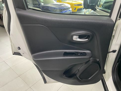 Used 2023 Jeep Renegade Latitude w/ Premium Group image 19