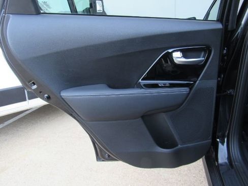 Used 2022 Kia Niro EX image 19