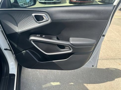 Used 2022 Kia Soul LX FWD image 32
