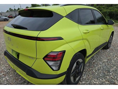 Used 2024 Hyundai Kona SEL FWD image 3