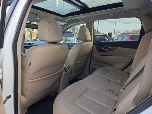 Used 2016 Nissan Rogue SL w/ SL Premium Package image 18