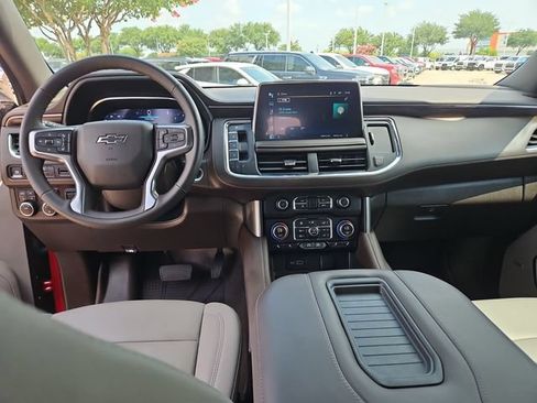 Used 2024 Chevrolet Suburban Z71 w/ Luxury Package AWD/4WD image 19