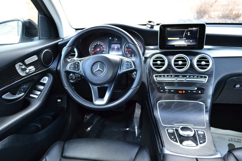 Used 2017 Mercedes-Benz GLC 300 4MATIC Coupe image 23