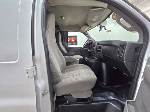 Used 2018 Chevrolet Express 2500 w/ Enhanced Convenience Package RWD image 20