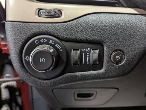 Used 2017 Jeep Cherokee Limited w/ Luxury Group image 14