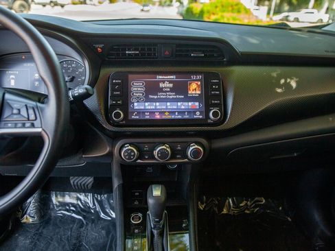 Used 2023 Nissan Kicks SV image 14