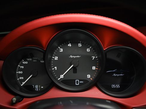 Used 2016 Porsche Boxster Spyder RWD image 18