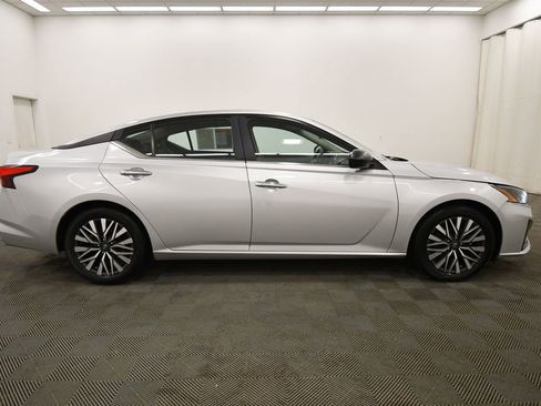 Used 2024 Nissan Altima 2.5 SV image 8