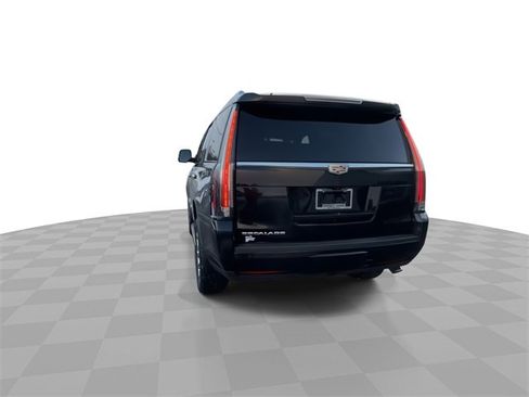 Used 2018 Cadillac Escalade Luxury image 6