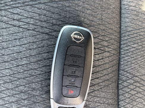 Used 2025 Nissan Rogue SV AWD/4WD image 27