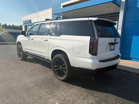 Used 2025 Cadillac Escalade ESV Sport Platinum w/ LPO, ONYX Package AWD/4WD image 4