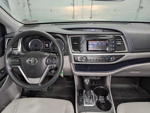 Used 2019 Toyota Highlander LE image 20