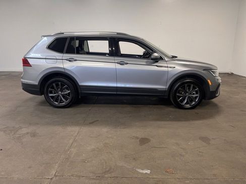 Used 2024 Volkswagen Tiguan SE image 2