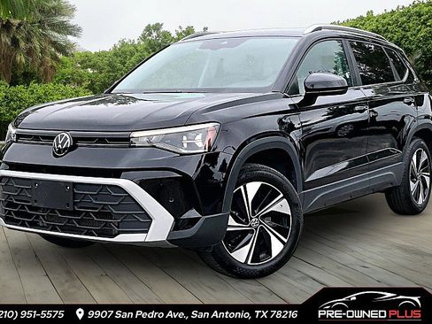 Used 2025 Volkswagen Taos SE AWD/4WD image 1