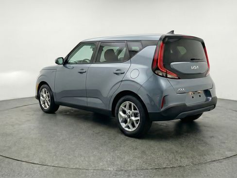 Used 2025 Kia Soul LX w/ LX Technology Package FWD image 6