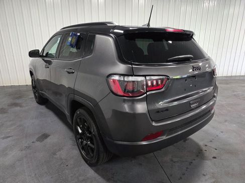 Used 2022 Jeep Compass Latitude AWD/4WD image 3