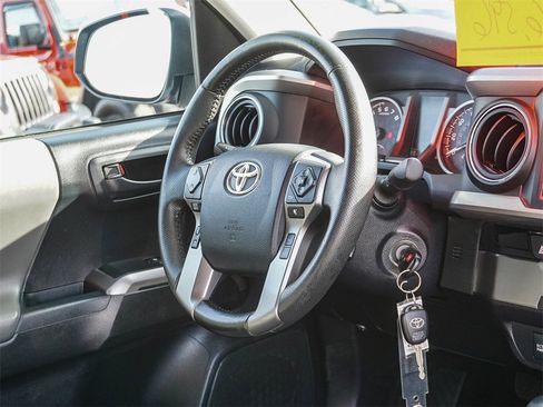 Used 2018 Toyota Tacoma SR5 w/ SR5 Appearance Package (SM) image 16