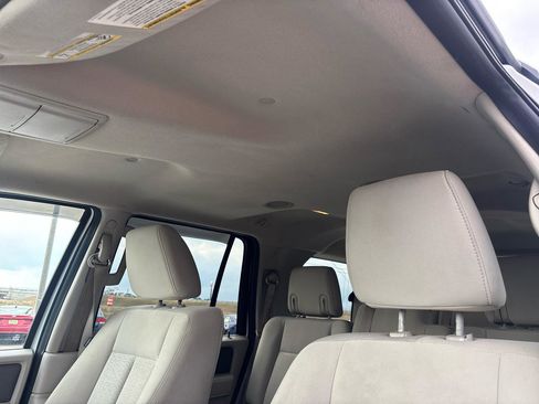 Used 2010 Ford Expedition XLT image 18