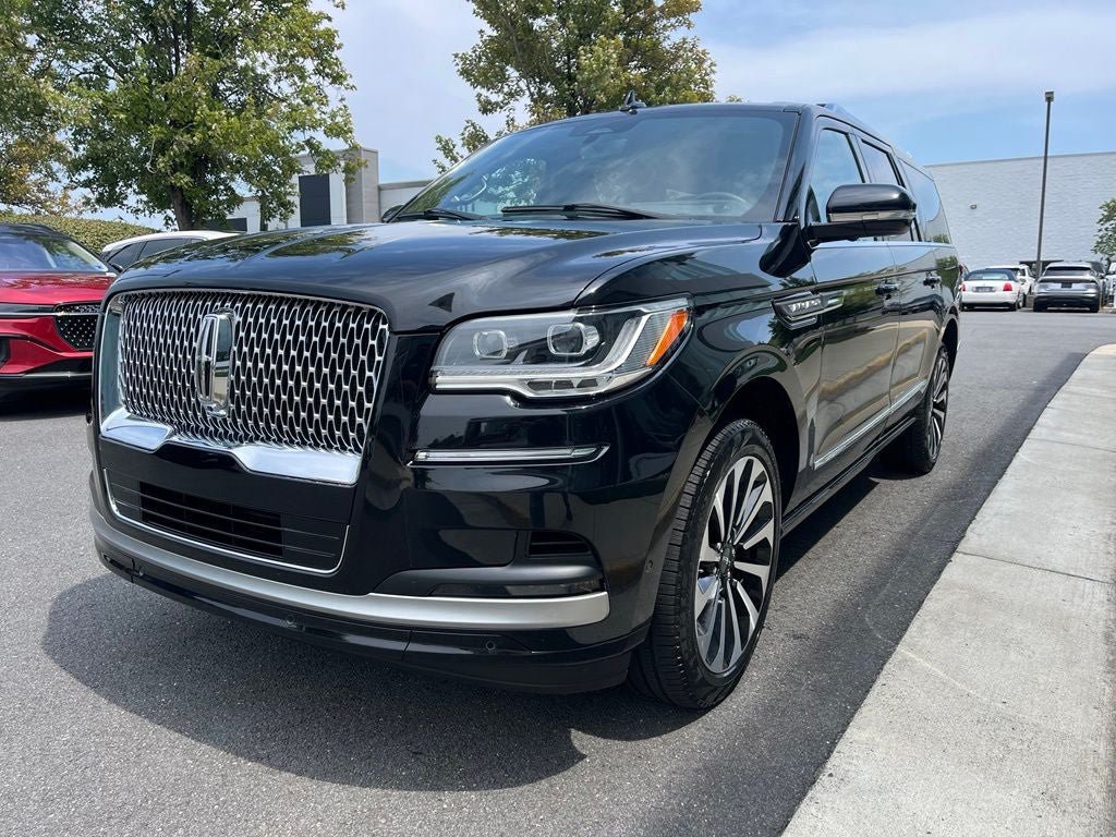 Certified 2023 Lincoln Navigator L Reserve AWD/4WD image 3
