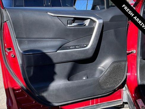 Used 2021 Toyota RAV4 XLE image 19