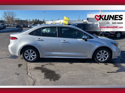 Used 2025 Toyota Corolla LE FWD image 2