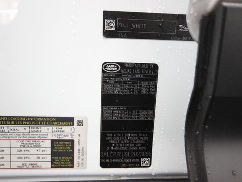 Used 2020 Land Rover Defender 110 SE image 23