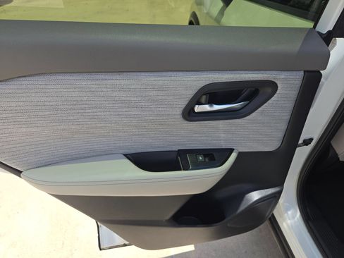 Used 2023 Nissan Rogue SV FWD image 14