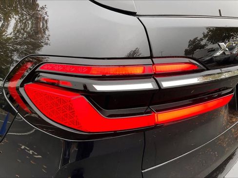 Used 2025 BMW X7 xDrive40i w/ Premium Package image 31