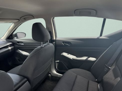 Used 2025 Nissan Altima 2.5 SV FWD image 30