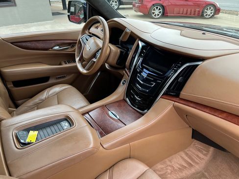 Used 2017 Cadillac Escalade ESV Platinum image 15