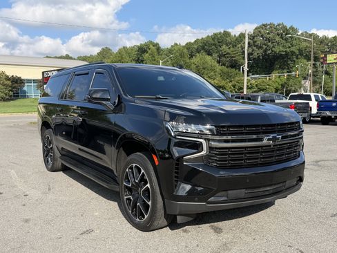 Used 2022 Chevrolet Suburban RST w/ Luxury Package RWD image 4