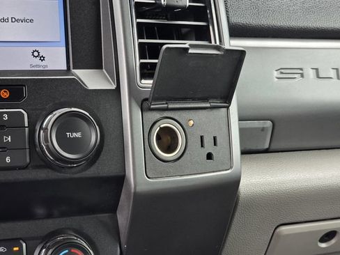 Used 2019 Ford F250 XLT w/ XLT Premium Package AWD/4WD image 9