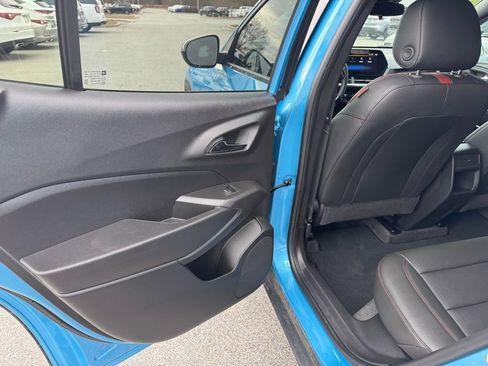 Used 2025 Chevrolet Trax RS w/ Driver Confidence Package image 28