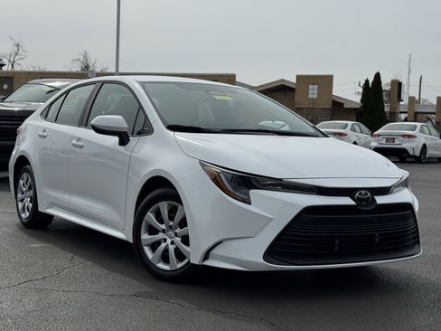 Used 2024 Toyota Corolla LE image 41